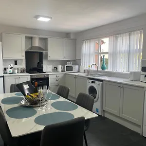Grand Living 5 Minutes Walk From Grand Station Belfast